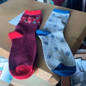 2 NWOT pairs of women’s holiday socks. OS